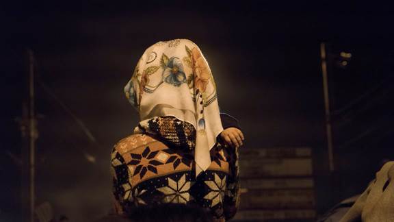 說(shuō)明: Macintosh HD:Users:chendong:Desktop:張乾琦 工作坊:工作坊:官方作品:中文圖說(shuō):AZMA:8. 張乾琦，“AZMA”視頻截圖，2017 .jpg