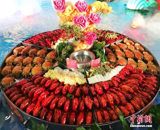 小龍蝦橫行德國柏林 政府鼓勵吃貨們大快朵頤！