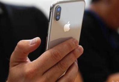 愛手機(jī)多于愛孩子？家長應(yīng)設(shè)親子時(shí)間