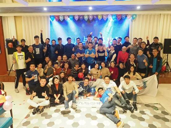 說明: C:Userswangq1317Desktop（新聞）2018甜蜜跑即將起跑，賽道跑團加油站成為最大亮點（新聞）2018甜蜜跑即將起跑，賽道跑團加油站成為最大亮點花兒與少年跑團.jpg