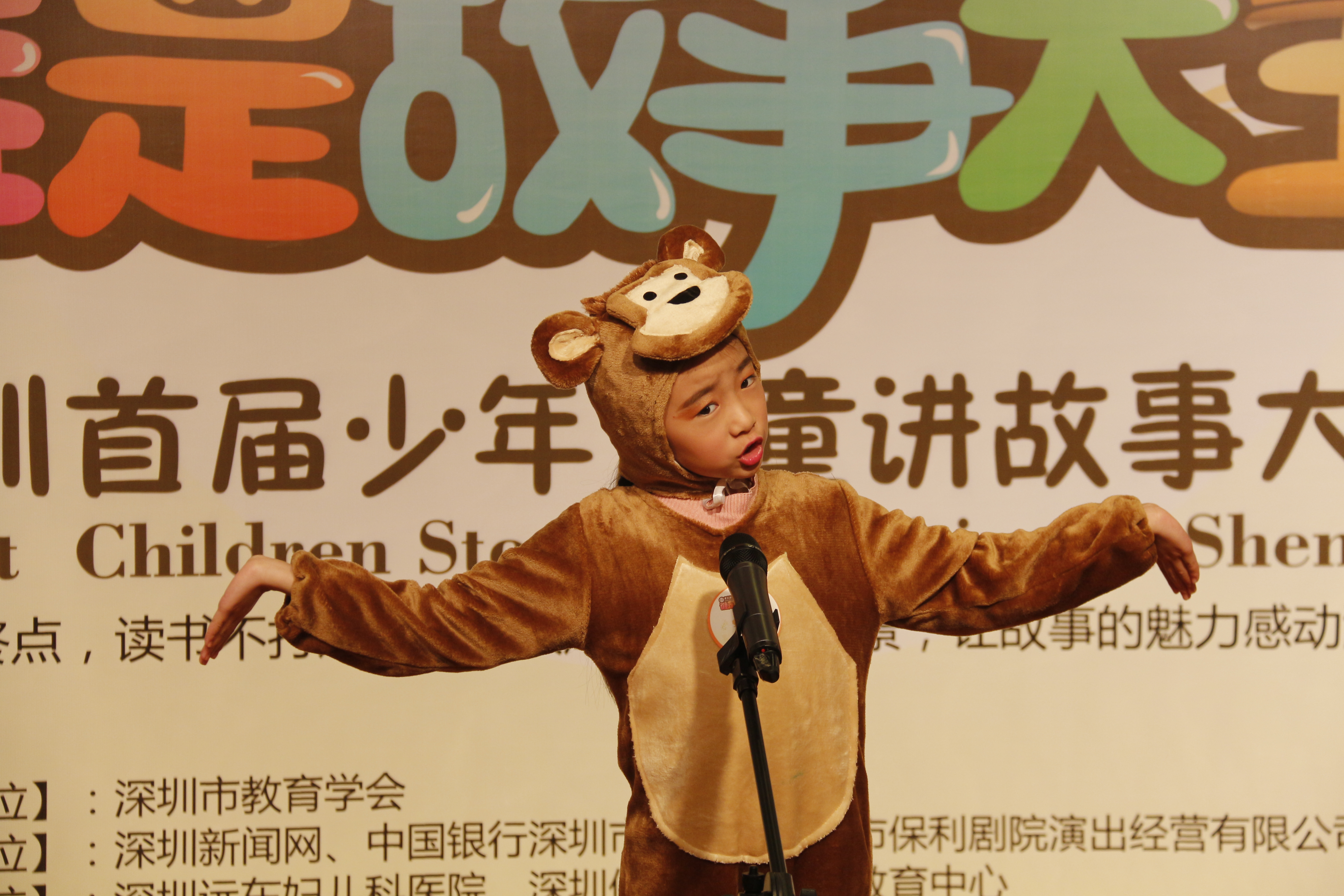 表情、動(dòng)作、著裝、演講面面俱到